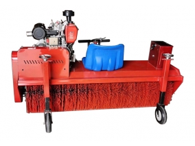 大型梳草机